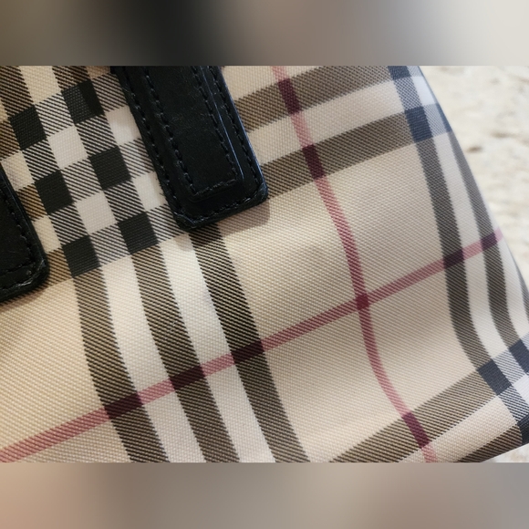 Burberry House Check Buckle Tote Bag - Picture 5 of 16
